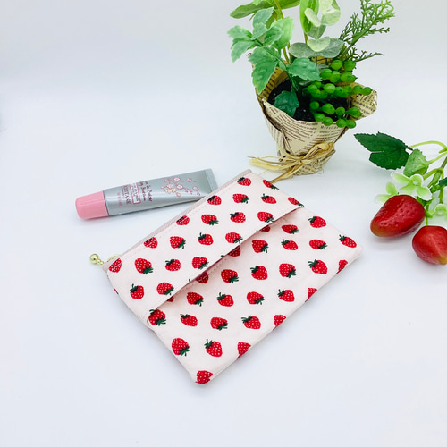 再販】ポケットティッシュポーチ☆いちご柄&小花柄（ピンク） ポーチ
