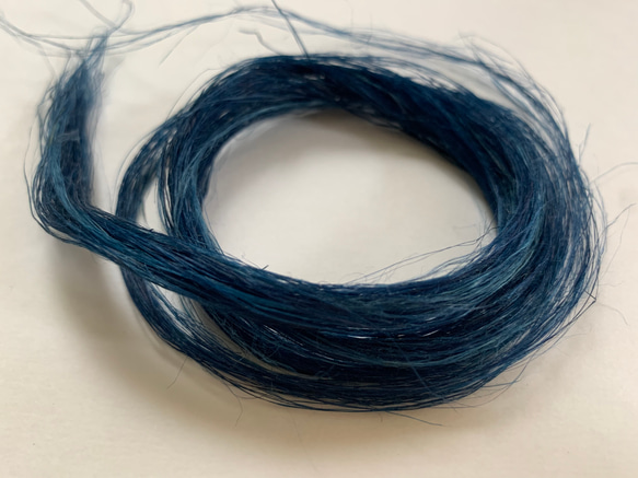 【藍染】麻績み用繊維 クリエイターさんにオススメの素材！希少な国産大麻の糸作りキット 1枚目の画像