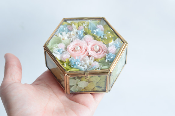 【カラーオーダーOK】“レッド&バジルグリーン”の小箱アンティークガラスのリングピロー（S）＊プリザーブドフラワー 15枚目の画像