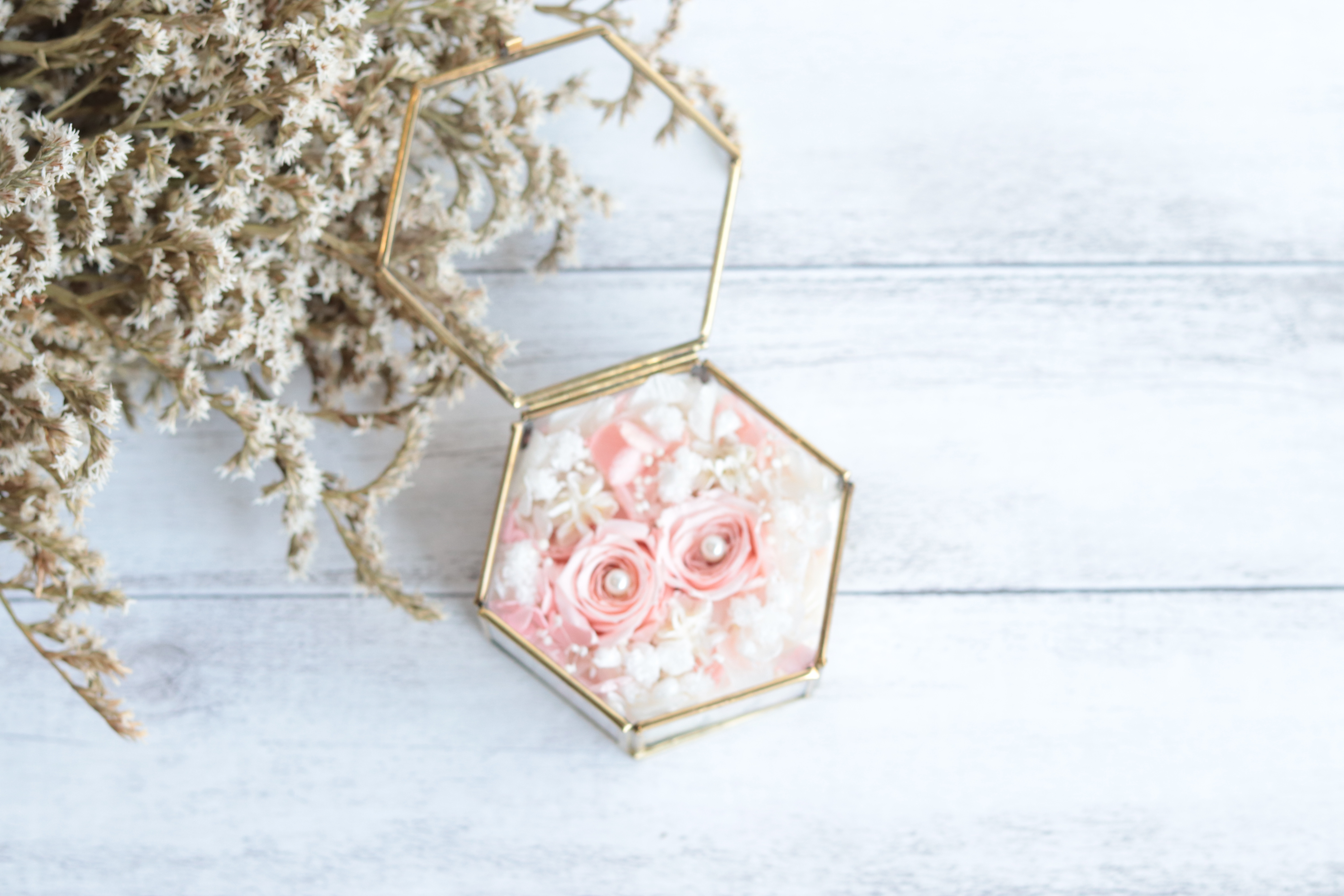 【カラーオーダーOK】“ピンク&ホワイト”の小箱アンティークガラスのリングピロー（S）＊プリザーブドフラワー