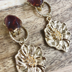 【handmade】nuance stone×metal flower earring（gold/brown） レトロ 3枚目の画像
