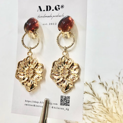 【handmade】nuance stone×metal flower earring（gold/brown） レトロ 2枚目の画像