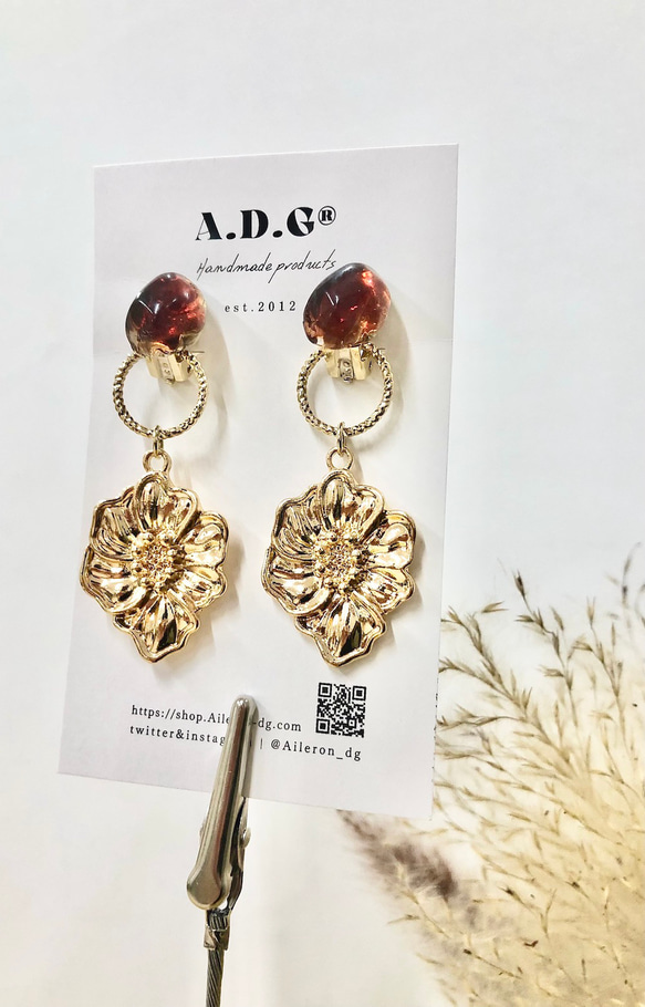 【handmade】nuance stone×metal flower earring（gold/brown） レトロ 2枚目の画像