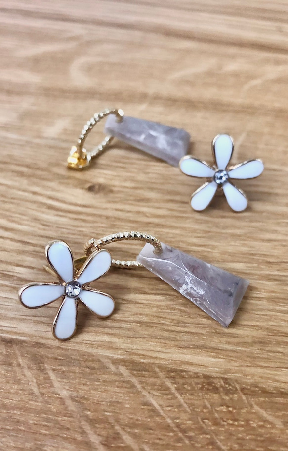 【handmade】retro flower×marble square pierce（white-greyge） 10枚目の画像