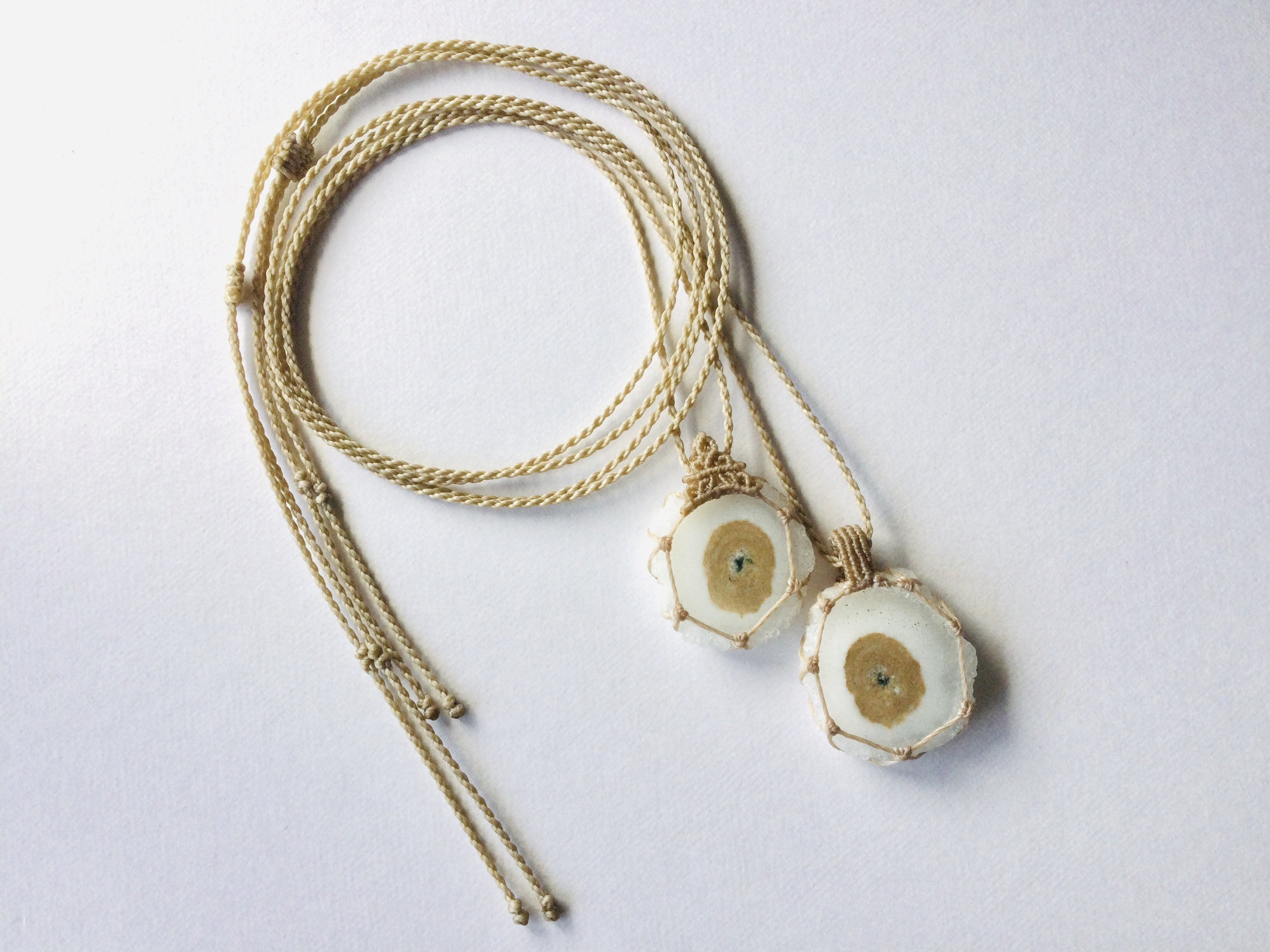 ソーラークォーツのペアマクラメネックレス