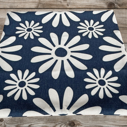 森のクッション flower design back navy blue   –ヒノキの香り－ 4枚目の画像