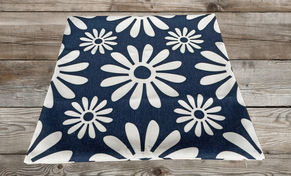 森のクッション flower design back navy blue   –ヒノキの香り－ 4枚目の画像