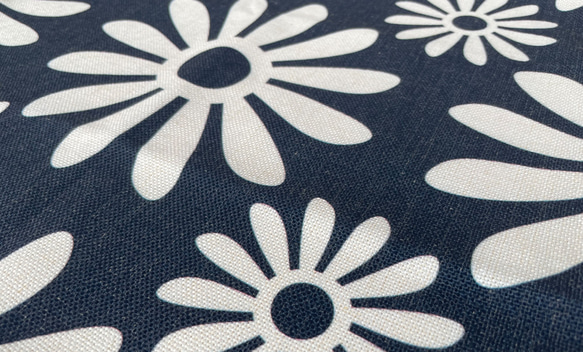 森のクッション flower design back navy blue   –ヒノキの香り－ 5枚目の画像