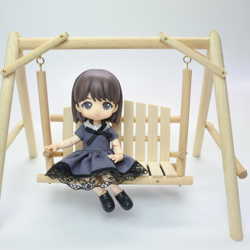 ミニチュアブランコ　(ベージュ)  ドール家具　ハンドメイド