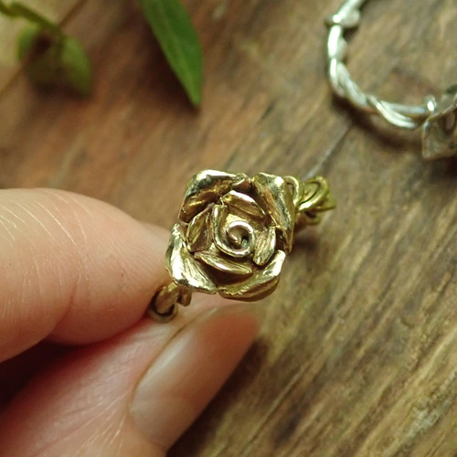 一輪の薔薇リング（真鍮） 指輪・リング LUNA SHIP ~彫金＆腕時計制作