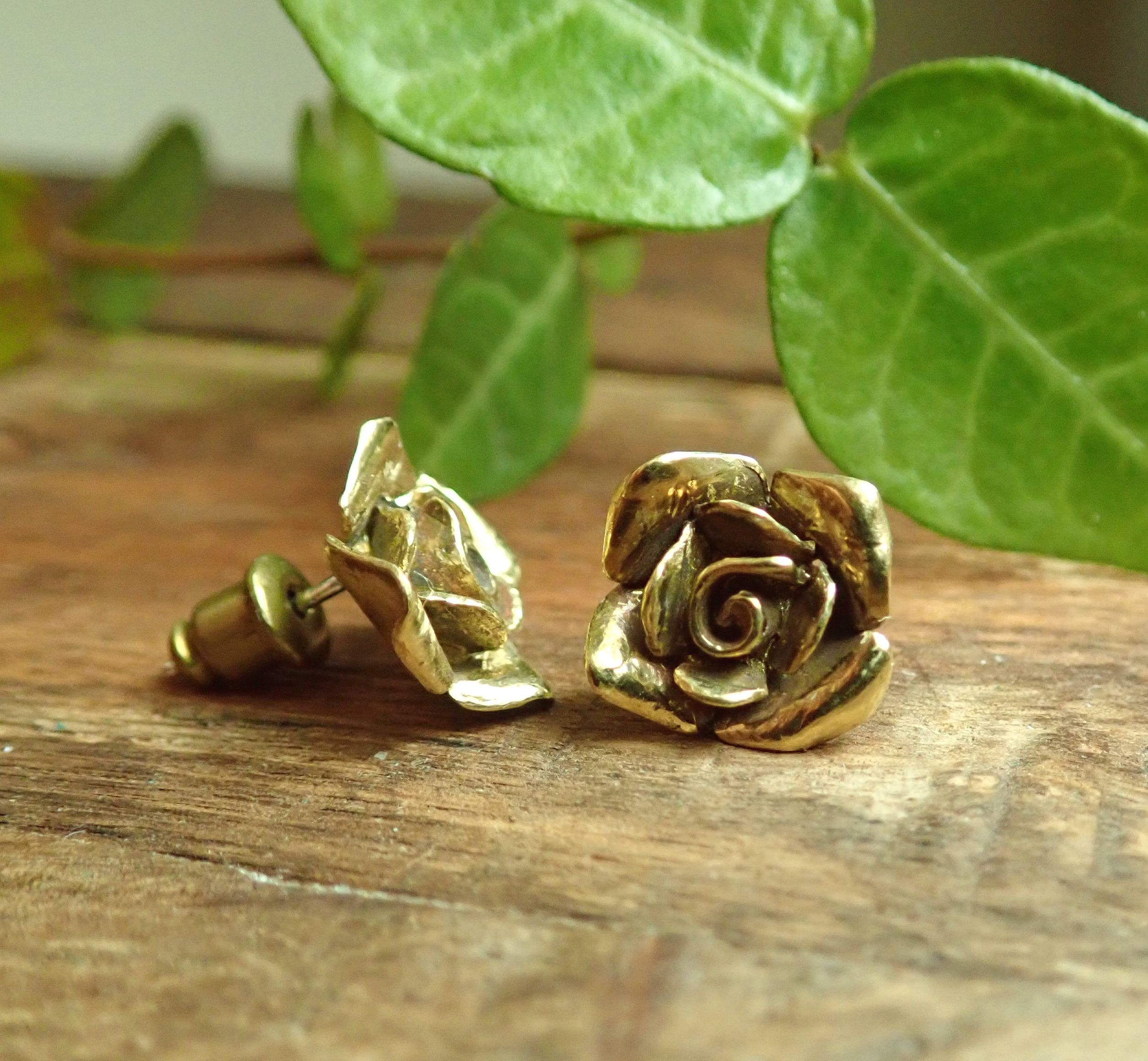 一輪の薔薇ピアス（真鍮）