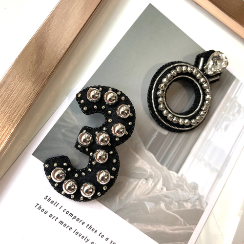 ビーズ刺繍ブローチ クール №3 モチーフ メタリックシルバー 数字 3  