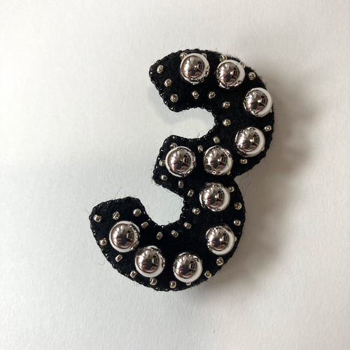 三色の花刺繍ブローチ ブローチ gleen-t 通販 7945606｜Creema