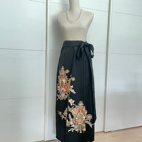 着物リメイク 黒留袖リメイク 華 ロングスカート 正絹 フリーサイズ