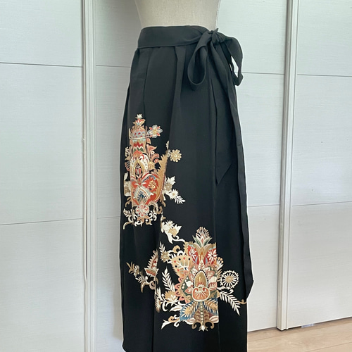 着物リメイク 黒留袖リメイク 華 ロングスカート 正絹 着物リメイク 黒留袖リメイク 華 ロングスカート 正絹
