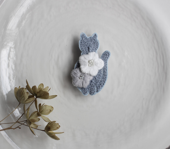 【海ねこブローチ】(カルムブルー)オートクチュール刺繍ブローチ 2枚目の画像
