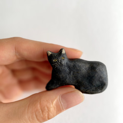 黒猫のちいさなブローチ　【受注制作】 5枚目の画像