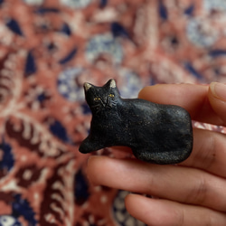 黒猫のちいさなブローチ　【受注制作】 1枚目の画像