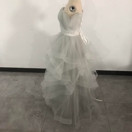 グレーパーティードレス ソフトチュール 裏地ミニスカート 足見せ