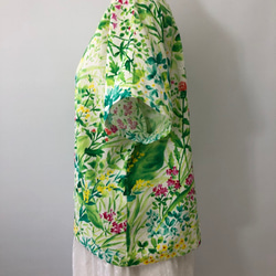水彩　ボタニカル　トップス　綿100変わり織　お花と葉っぱ　大きめ　フリーサイズ　57cm丈 4枚目の画像