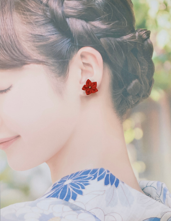 【愛】赤いお花のイヤリング・ピアス 5枚目の画像