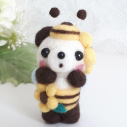 羊毛フェルトみつばちうさちゃん