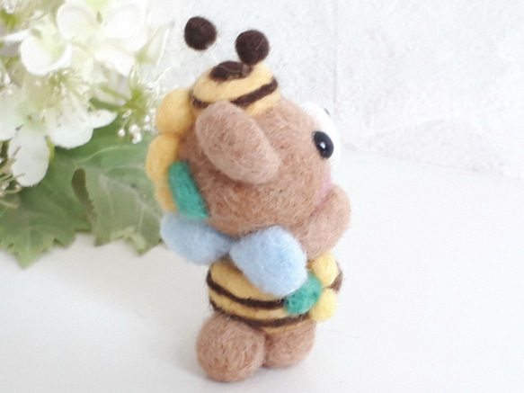 おすましミツバチクマちゃんとヒマワリ　羊毛フェルト 6枚目の画像