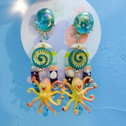 再販　ターコイズブルーの踊るタコの　サマー　ピアス　イヤリング　オクトパス　海　summer　生き物　海の生き物 1枚目の画像