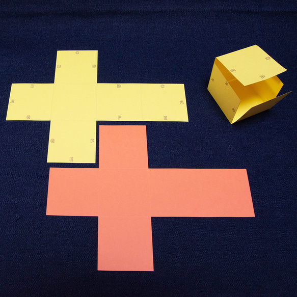 中学受験対策　空間図形の学習　展開図　立方体11パターン＋正四面体2パターン　紙製　切り抜き 3枚目の画像