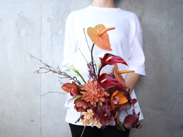 テラコッタブーケ　美品 おしゃれ花嫁に人気のミニプロテアや胡蝶蘭を束ねたテラコッタカラー