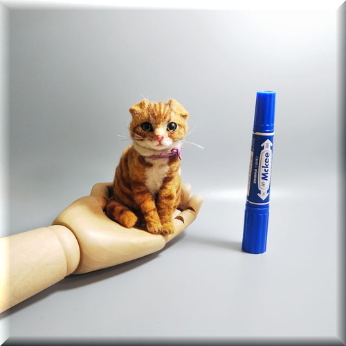 羊毛フェルト 猫(スコティッシュフォールド) 浮か