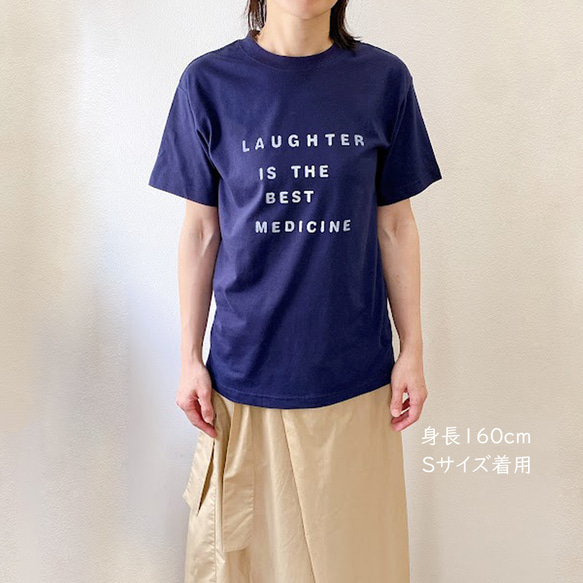 オーガニックコットンTシャツ　Laughter is best medicine　ネイビー　紺色　紺T　レディース 4枚目の画像