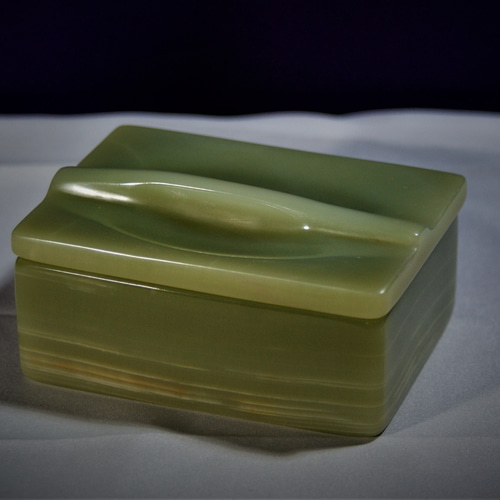 石の器 蓋つき小箱 大切なものを入れる箱 天然石オニックスを使い彫り