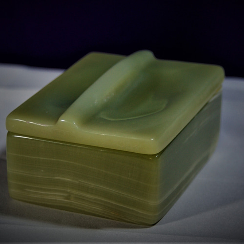 石の器 蓋つき小箱 大切なものを入れる箱 天然石オニックスを使い彫り