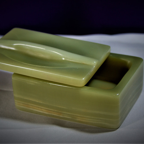 石の器 蓋つき小箱 大切なものを入れる箱 天然石オニックスを使い彫り