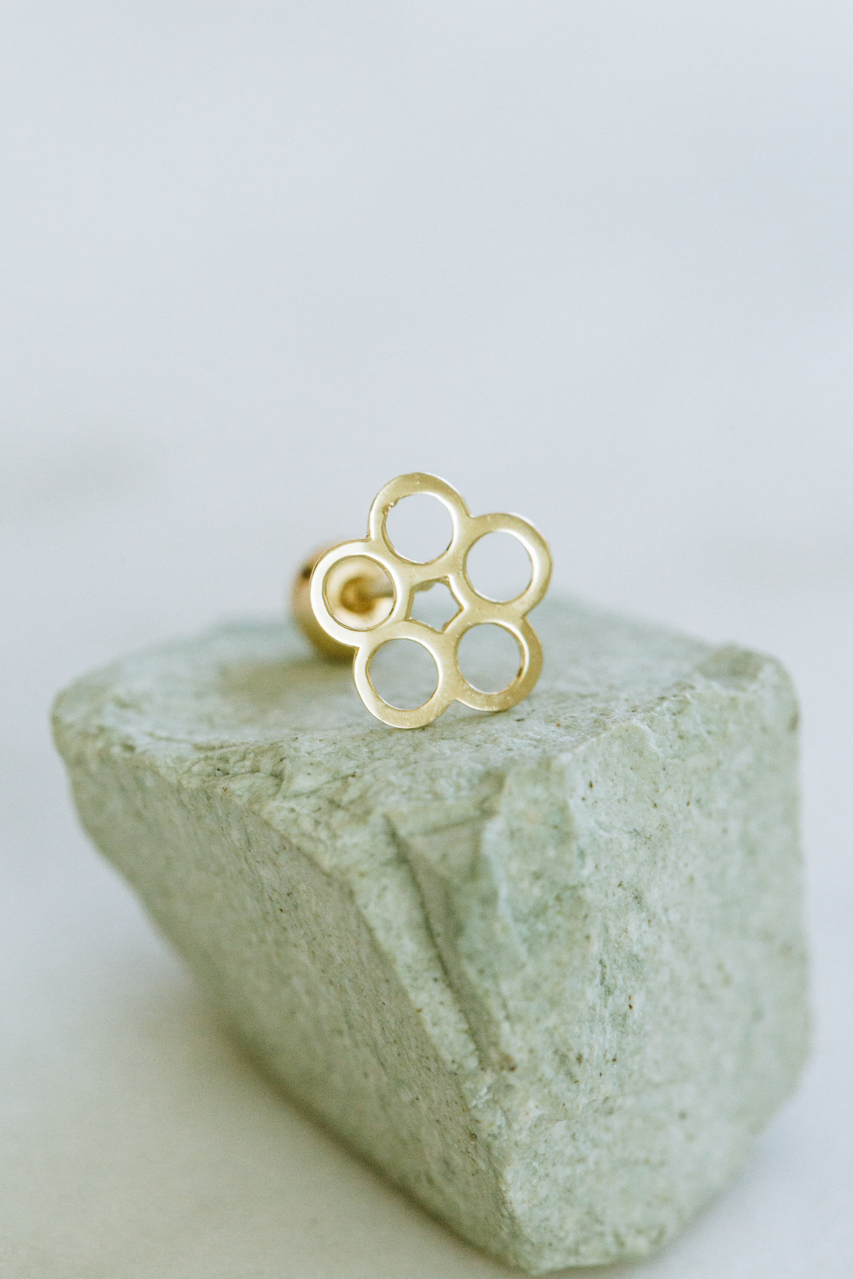 14K金 ゴールド 花 ヘリックス 軟骨 アンチトラガス アウター インナーコンクバーベルイヤリング ピアス