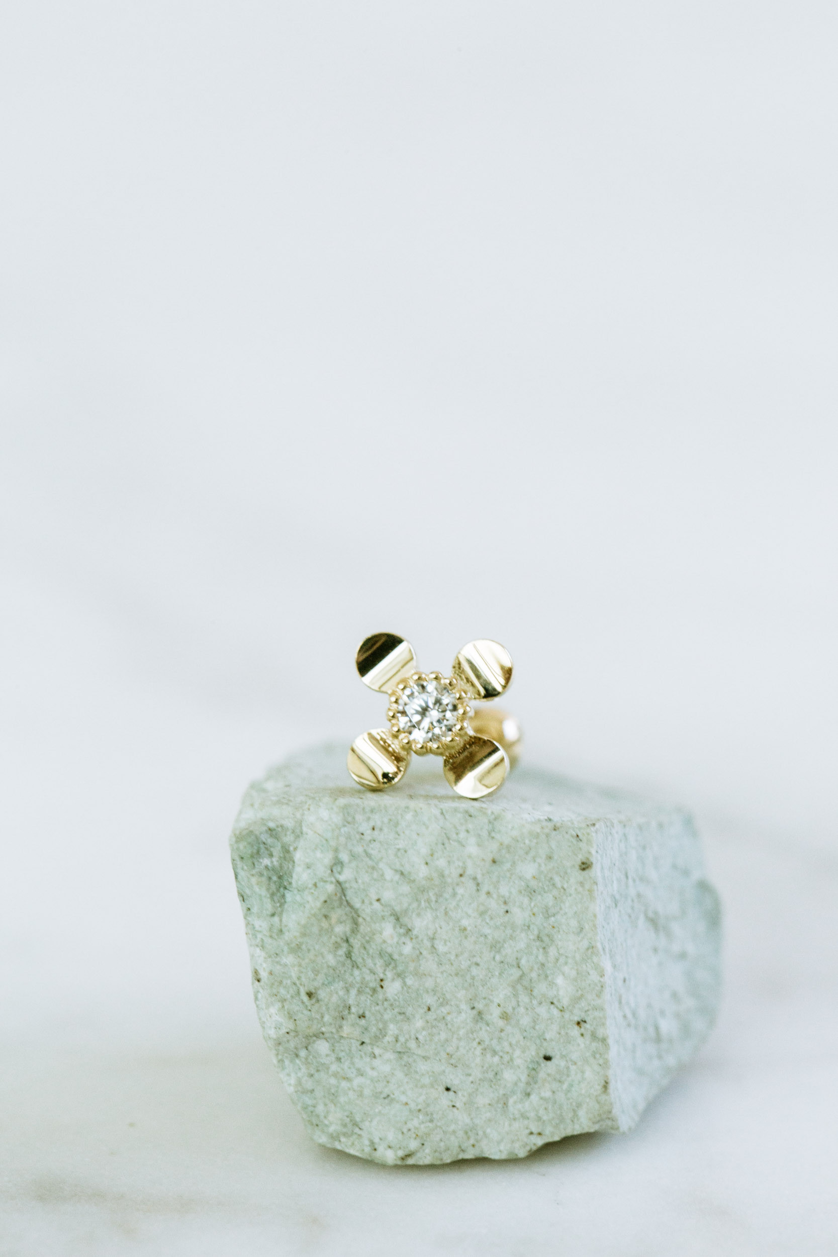 14K金 ゴールド 花 ヘリックス 軟骨 アンチトラガス アウター インナーコンクバーベルイヤリング ピアス