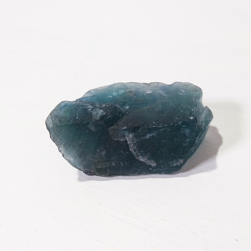 深海のようなブルーの入った角形 青蛍石 ブルーフローライト Fluorite