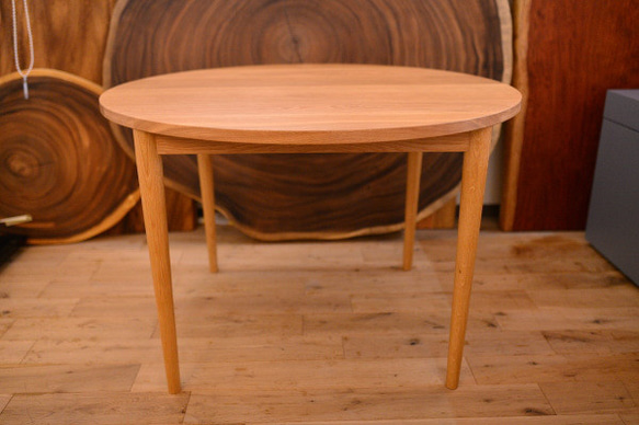 無垢クリ（栗の木）まんまる優しい形の丸テーブル 1枚目の画像