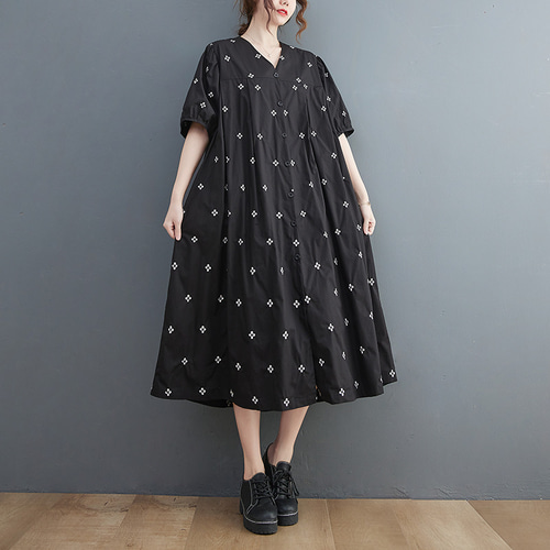 春夏**レディース*カジュアル*体型カバー*刺繍VネックAライン