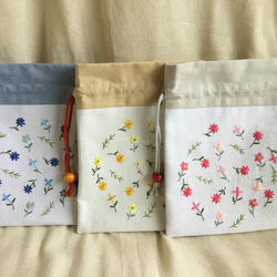 花刺繍の巾着・三色展開 1枚目の画像