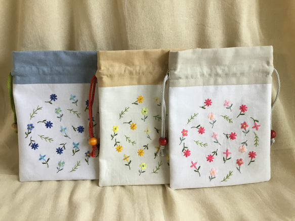 花刺繍の巾着・三色展開 1枚目の画像