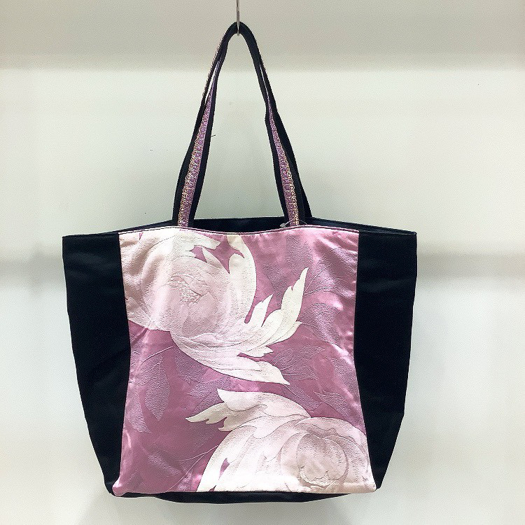 着物トートバックL　紫　牡丹　花　ポケット付き　シルクの美しい光沢　着物リメイク　帯　アップサイクル