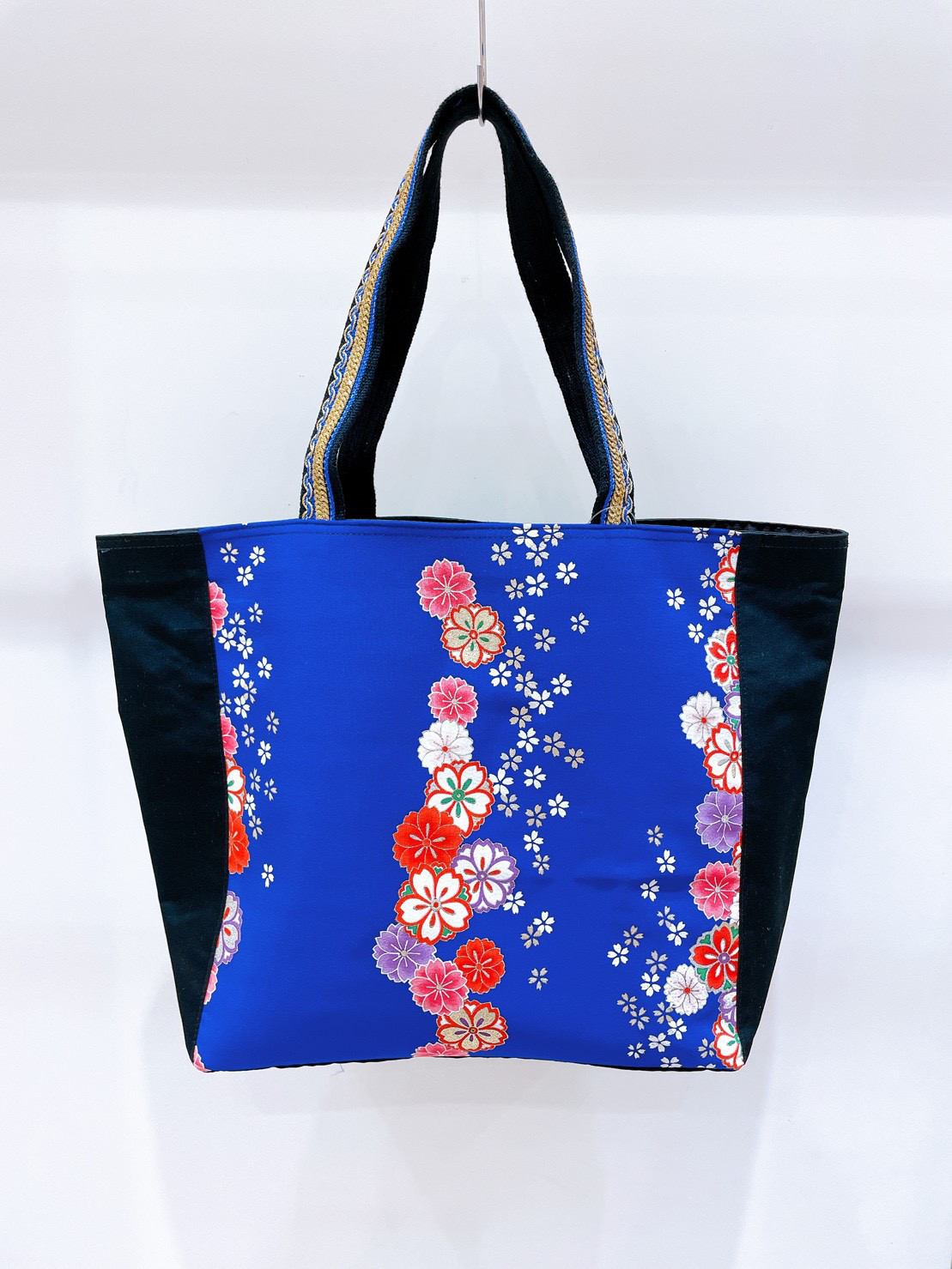 着物トートバックL　青　桜　花　ポケット付き　シルクの美しい光沢　着物リメイク　帯　アップサイクル