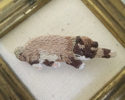 ネコのお昼寝ブローチ☆手刺繍