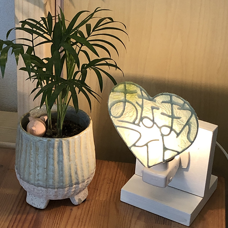 出産祝いに「おなまえライト」（オンライン注文制作）