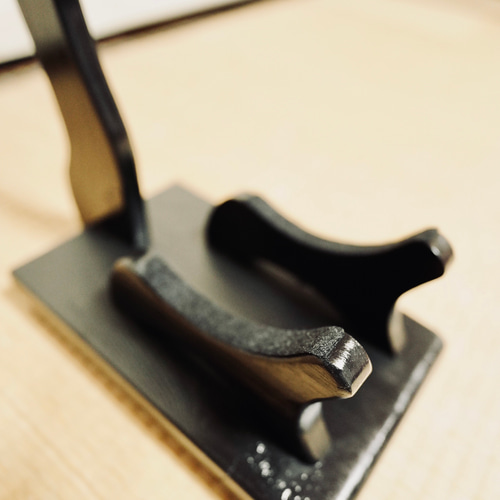 限定1台】手作り木工 木製三味線スタンド （黒漆） タイプA 楽器