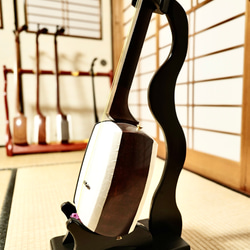 【24時間以内に発送】手作り木工　木製三味線スタンド （黒漆） タイプA 5枚目の画像