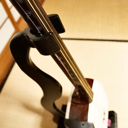 【24時間以内に発送】手作り木工　木製三味線スタンド （黒漆） タイプA 2枚目の画像