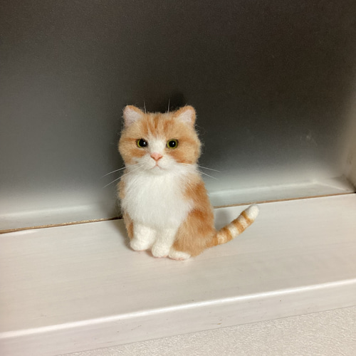 羊毛フェルト　猫(茶トラ白) Yahoo!オークション - funwari 羊毛フェルト 茶トラ白 猫 お座り
